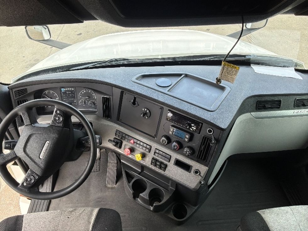 Sleeper Tractor-Heavy Duty Tractors-Freightliner-2020-T12664ST-Montgomery-AL-425,341\n\t\tmiles-$ 76,500 - Image 12