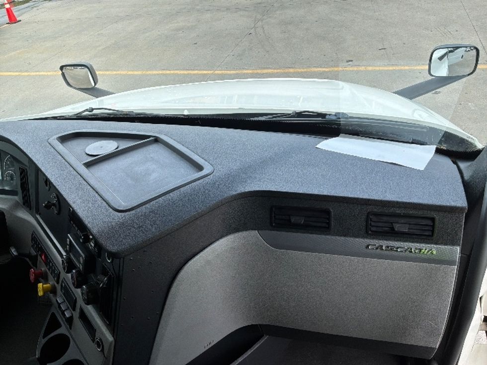 Sleeper Tractor-Heavy Duty Tractors-Freightliner-2020-T12664ST-Montgomery-AL-425,341\n\t\tmiles-$ 76,500 - Image 14