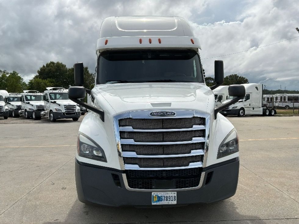 Sleeper Tractor-Heavy Duty Tractors-Freightliner-2020-T12664ST-Montgomery-AL-425,341\n\t\tmiles-$ 76,500 - Image 2