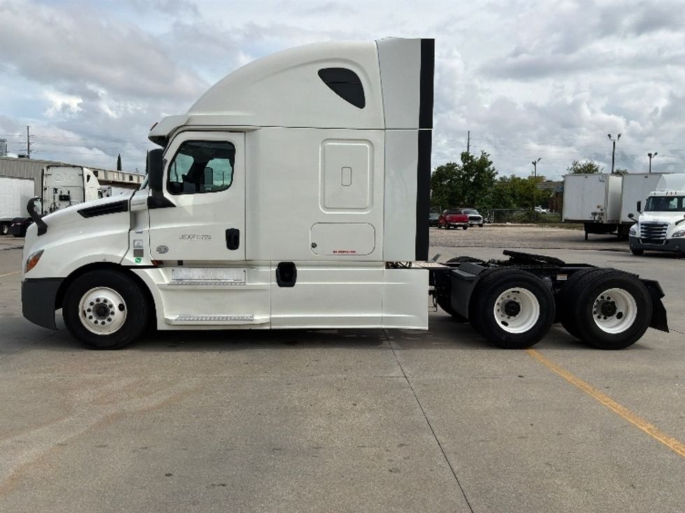 Sleeper Tractor-Heavy Duty Tractors-Freightliner-2020-T12664ST-Montgomery-AL-425,341\n\t\tmiles-$ 76,500 - Image 4