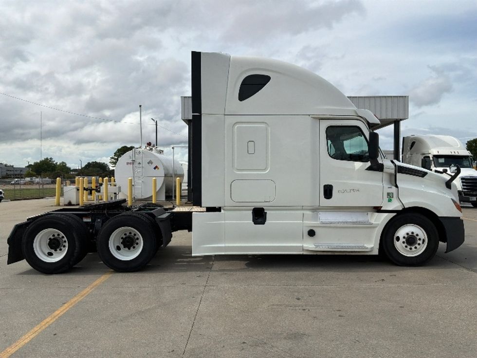 Sleeper Tractor-Heavy Duty Tractors-Freightliner-2020-T12664ST-Montgomery-AL-425,341\n\t\tmiles-$ 76,500 - Image 8