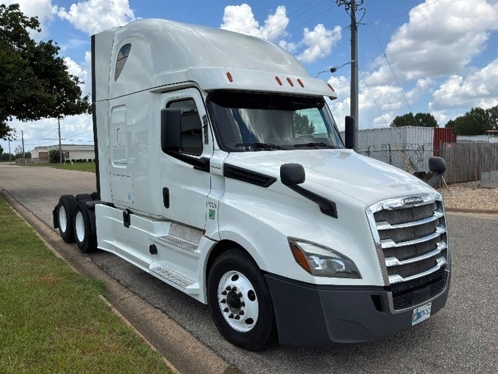Sleeper Tractor-Heavy Duty Tractors-Freightliner-2020-T12664ST-Montgomery-AL-426,343\n\t\tmiles-$ 71,500 - Image 1