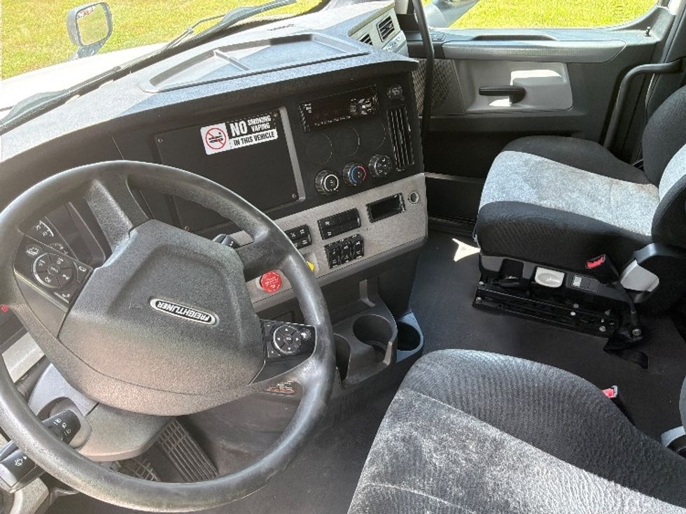 Sleeper Tractor-Heavy Duty Tractors-Freightliner-2020-T12664ST-Montgomery-AL-426,343\n\t\tmiles-$ 71,500 - Image 10