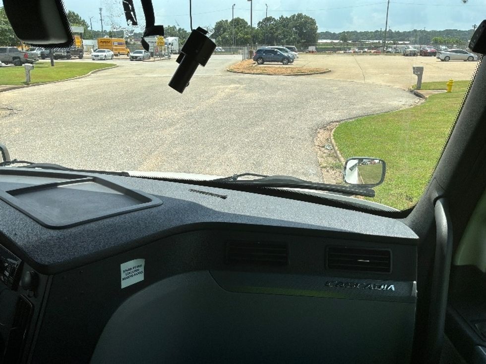 Sleeper Tractor-Heavy Duty Tractors-Freightliner-2020-T12664ST-Montgomery-AL-426,343\n\t\tmiles-$ 71,500 - Image 14