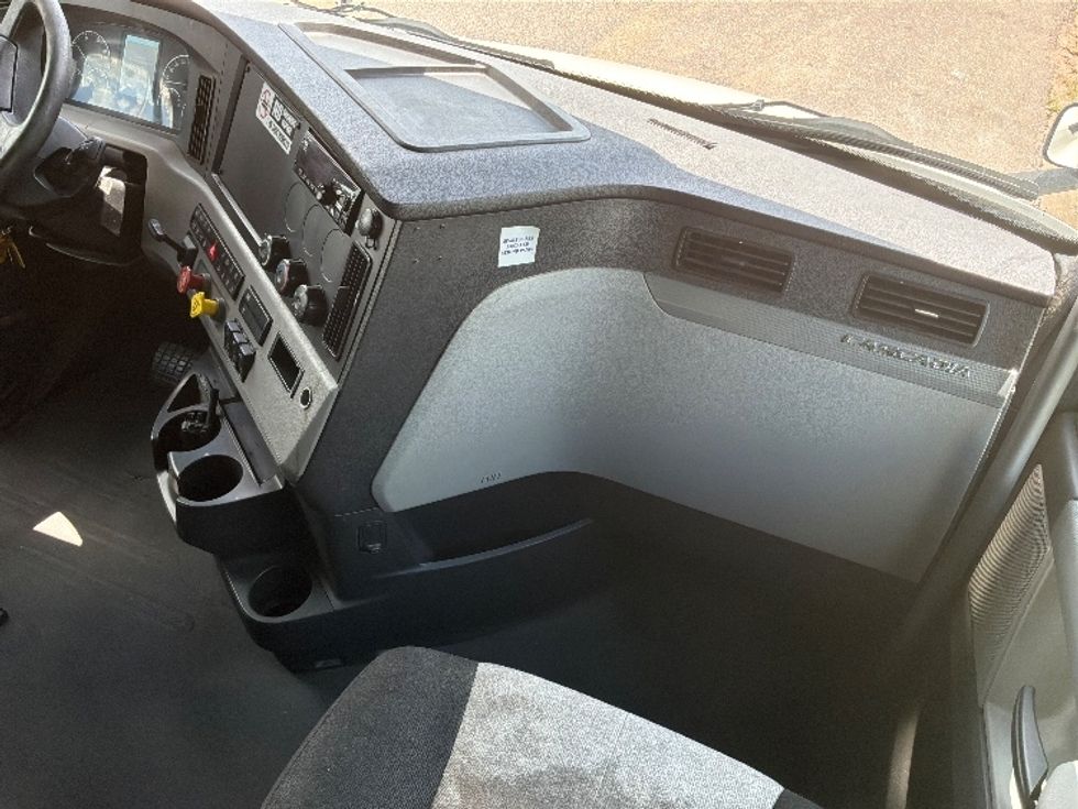 Sleeper Tractor-Heavy Duty Tractors-Freightliner-2020-T12664ST-Montgomery-AL-426,343\n\t\tmiles-$ 71,500 - Image 15