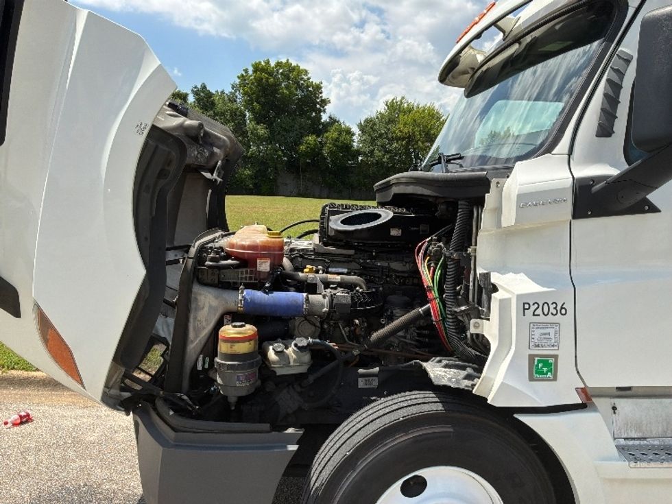 Sleeper Tractor-Heavy Duty Tractors-Freightliner-2020-T12664ST-Montgomery-AL-426,343\n\t\tmiles-$ 71,500 - Image 21
