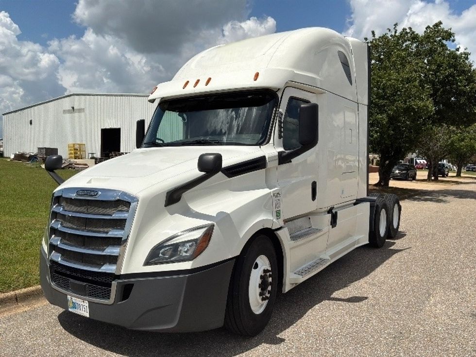 Sleeper Tractor-Heavy Duty Tractors-Freightliner-2020-T12664ST-Montgomery-AL-426,343\n\t\tmiles-$ 71,500 - Image 3