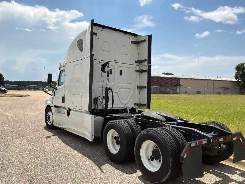 Sleeper Tractor-Heavy Duty Tractors-Freightliner-2020-T12664ST-Montgomery-AL-426,343\n\t\tmiles-$ 71,500 - Image 5