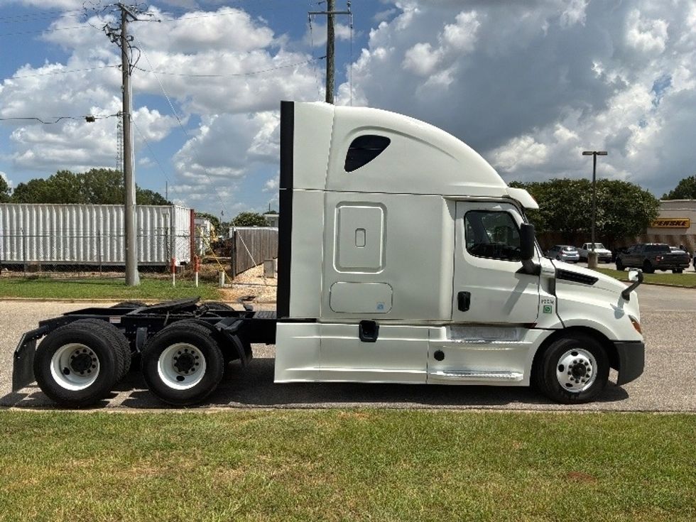 Sleeper Tractor-Heavy Duty Tractors-Freightliner-2020-T12664ST-Montgomery-AL-426,343\n\t\tmiles-$ 71,500 - Image 8