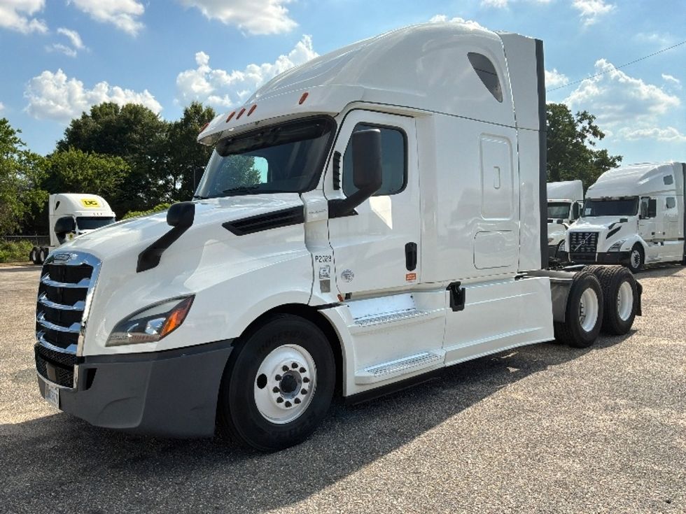 Sleeper Tractor-Heavy Duty Tractors-Freightliner-2020-T12664ST-Montgomery-AL-436,289\n\t\tmiles-$ 65,500 - Image 1