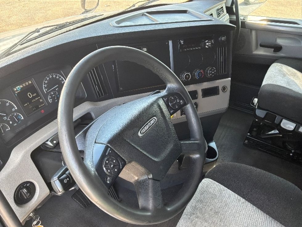 Sleeper Tractor-Heavy Duty Tractors-Freightliner-2020-T12664ST-Montgomery-AL-436,289\n\t\tmiles-$ 65,500 - Image 10