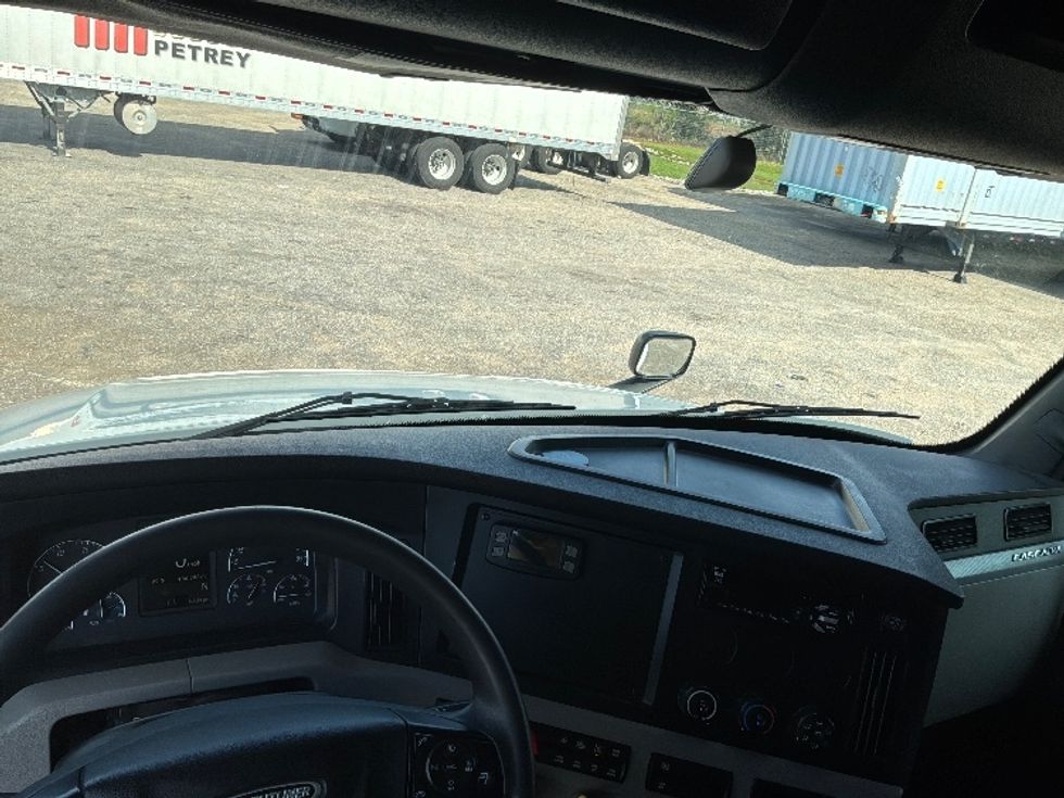 Sleeper Tractor-Heavy Duty Tractors-Freightliner-2020-T12664ST-Montgomery-AL-436,289\n\t\tmiles-$ 65,500 - Image 11