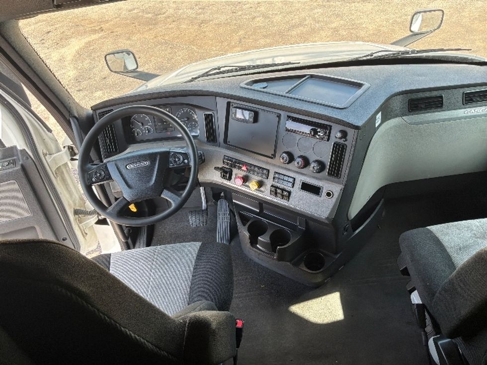Sleeper Tractor-Heavy Duty Tractors-Freightliner-2020-T12664ST-Montgomery-AL-436,289\n\t\tmiles-$ 65,500 - Image 12
