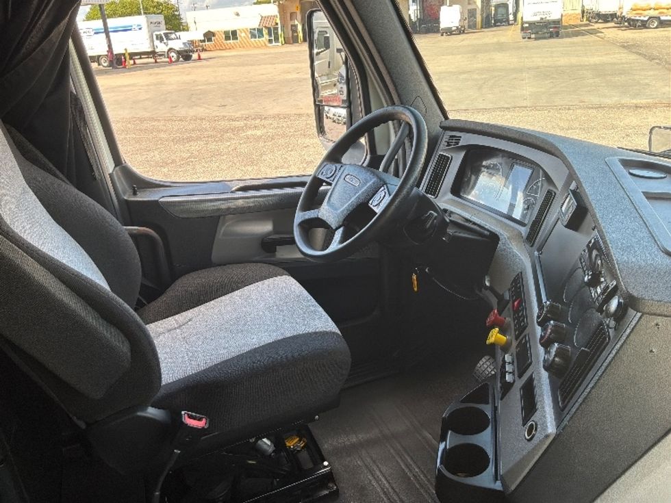 Sleeper Tractor-Heavy Duty Tractors-Freightliner-2020-T12664ST-Montgomery-AL-436,289\n\t\tmiles-$ 65,500 - Image 15