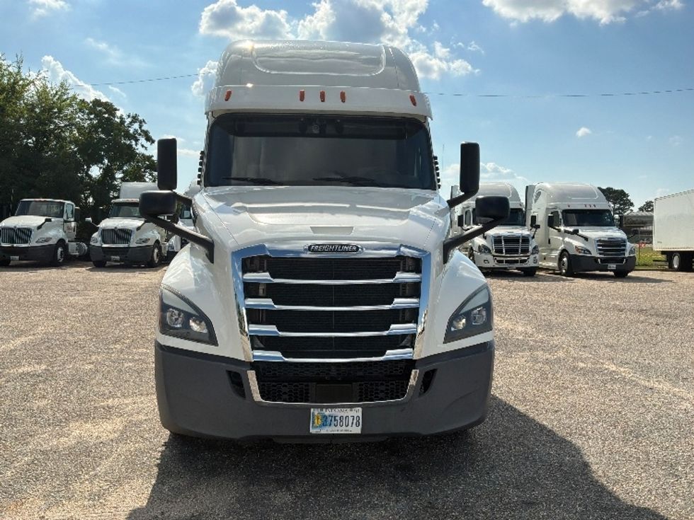 Sleeper Tractor-Heavy Duty Tractors-Freightliner-2020-T12664ST-Montgomery-AL-436,289\n\t\tmiles-$ 65,500 - Image 2