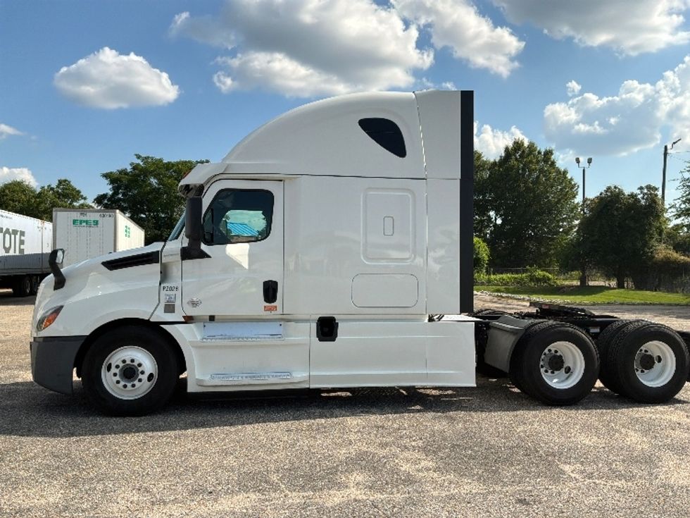 Sleeper Tractor-Heavy Duty Tractors-Freightliner-2020-T12664ST-Montgomery-AL-436,289\n\t\tmiles-$ 65,500 - Image 4