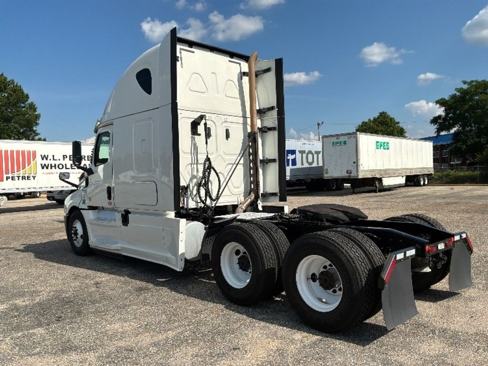 Sleeper Tractor-Heavy Duty Tractors-Freightliner-2020-T12664ST-Montgomery-AL-436,289\n\t\tmiles-$ 65,500 - Image 5