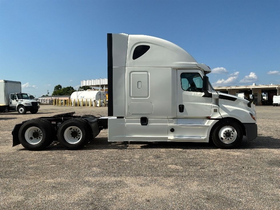 Sleeper Tractor-Heavy Duty Tractors-Freightliner-2020-T12664ST-Montgomery-AL-436,289\n\t\tmiles-$ 65,500 - Image 8