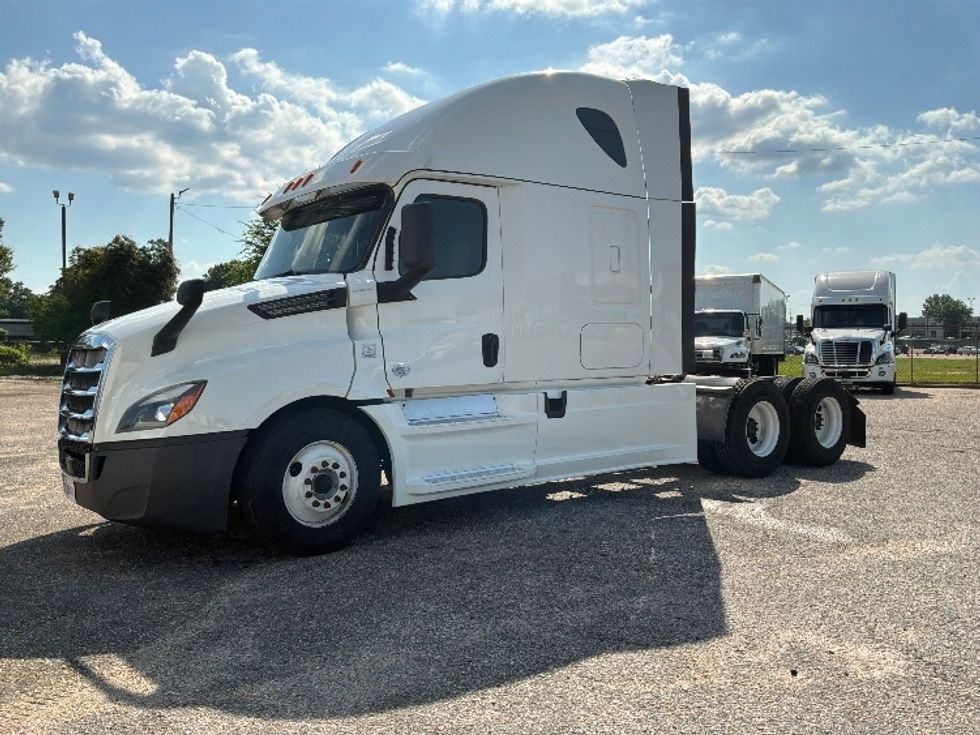 Sleeper Tractor-Heavy Duty Tractors-Freightliner-2020-T12664ST-Montgomery-AL-451,364\n\t\tmiles-$ 70,000 - Image 1