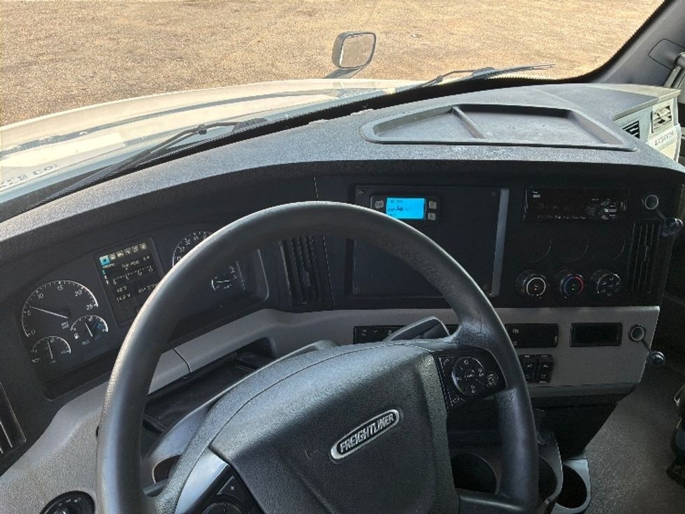 Sleeper Tractor-Heavy Duty Tractors-Freightliner-2020-T12664ST-Montgomery-AL-451,364\n\t\tmiles-$ 70,000 - Image 10
