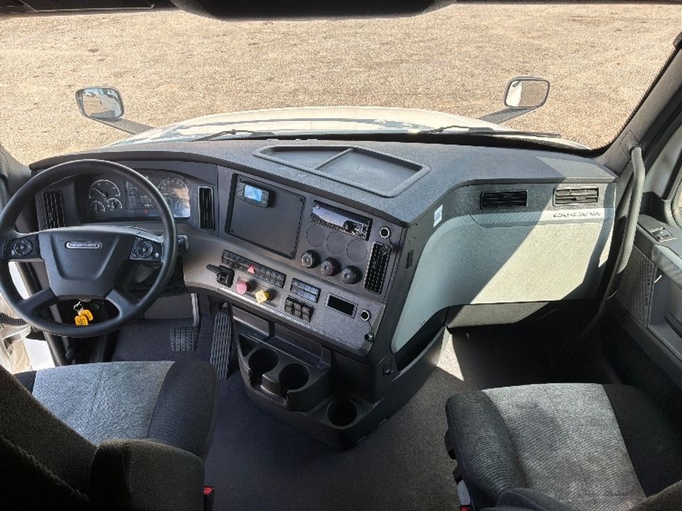 Sleeper Tractor-Heavy Duty Tractors-Freightliner-2020-T12664ST-Montgomery-AL-451,364\n\t\tmiles-$ 70,000 - Image 11