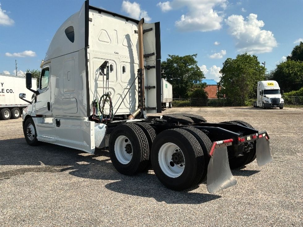 Sleeper Tractor-Heavy Duty Tractors-Freightliner-2020-T12664ST-Montgomery-AL-451,364\n\t\tmiles-$ 70,000 - Image 4
