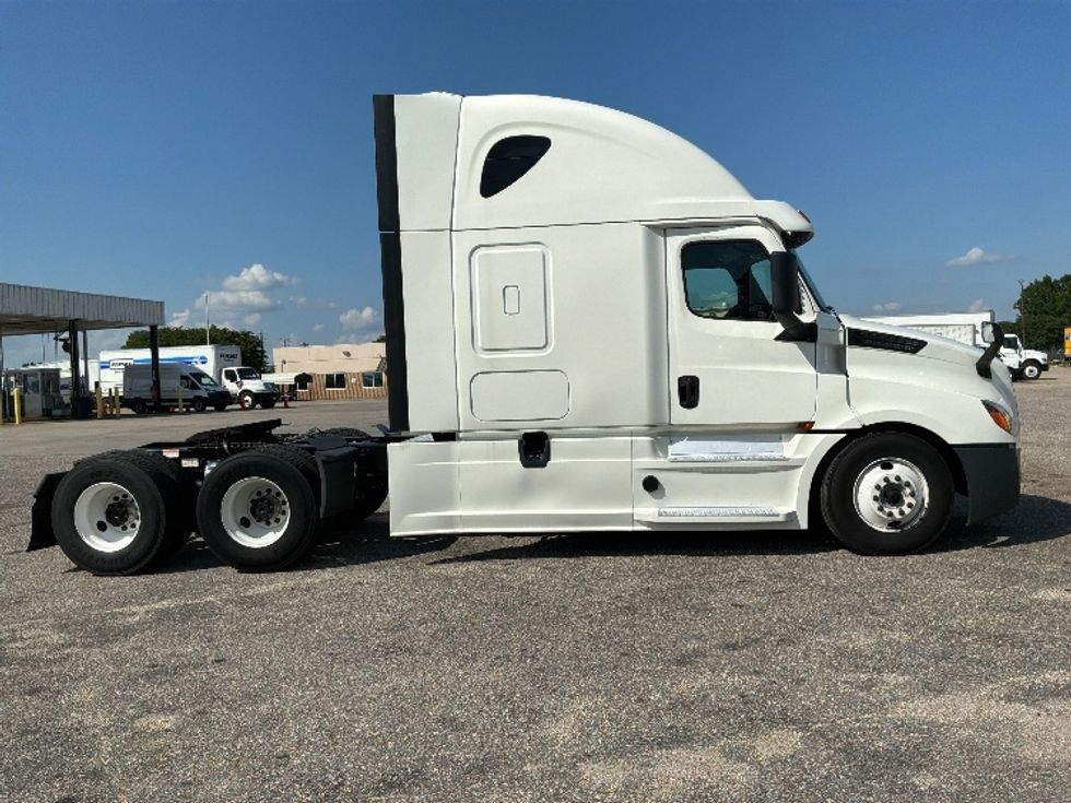 Sleeper Tractor-Heavy Duty Tractors-Freightliner-2020-T12664ST-Montgomery-AL-451,364\n\t\tmiles-$ 70,000 - Image 7