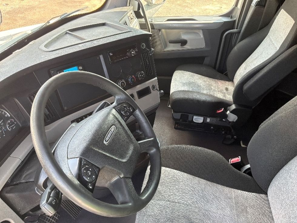 Sleeper Tractor-Heavy Duty Tractors-Freightliner-2020-T12664ST-Montgomery-AL-451,364\n\t\tmiles-$ 70,000 - Image 9