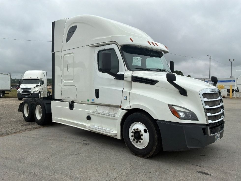 Sleeper Tractor-Heavy Duty Tractors-Freightliner-2020-T12664ST-Montgomery-AL-454,865\n\t\tmiles-$ 71,750 - Image 1