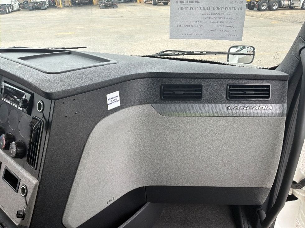 Sleeper Tractor-Heavy Duty Tractors-Freightliner-2020-T12664ST-Montgomery-AL-454,865\n\t\tmiles-$ 71,750 - Image 14