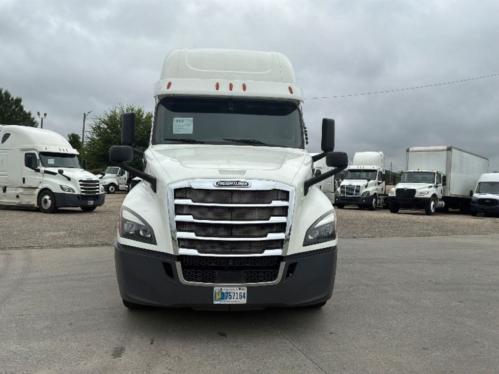 Sleeper Tractor-Heavy Duty Tractors-Freightliner-2020-T12664ST-Montgomery-AL-454,865\n\t\tmiles-$ 71,750 - Image 2