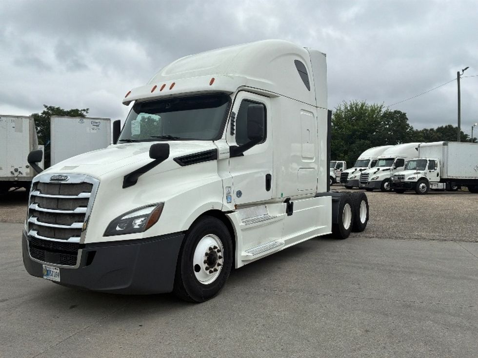 Sleeper Tractor-Heavy Duty Tractors-Freightliner-2020-T12664ST-Montgomery-AL-454,865\n\t\tmiles-$ 71,750 - Image 3