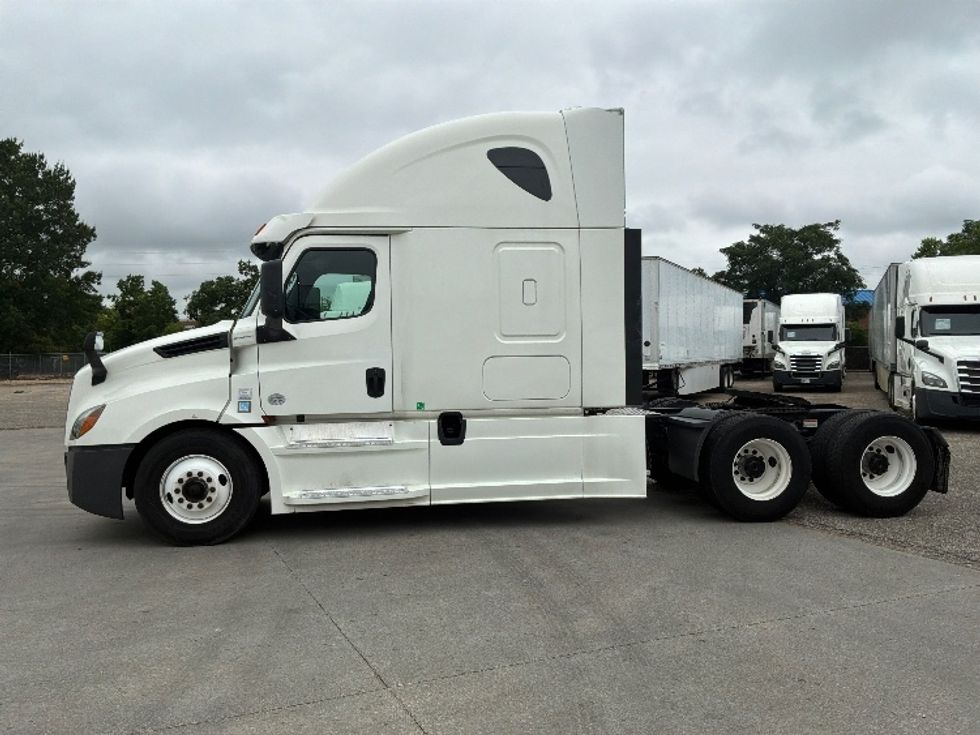 Sleeper Tractor-Heavy Duty Tractors-Freightliner-2020-T12664ST-Montgomery-AL-454,865\n\t\tmiles-$ 71,750 - Image 4