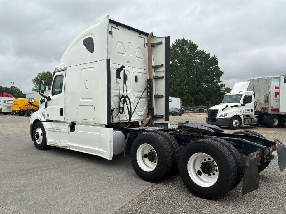 Sleeper Tractor-Heavy Duty Tractors-Freightliner-2020-T12664ST-Montgomery-AL-454,865\n\t\tmiles-$ 71,750 - Image 5