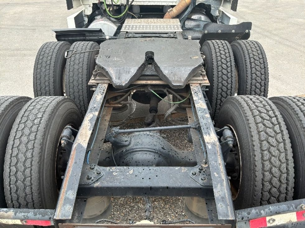 Sleeper Tractor-Heavy Duty Tractors-Freightliner-2020-T12664ST-Montgomery-AL-454,865\n\t\tmiles-$ 71,750 - Image 6
