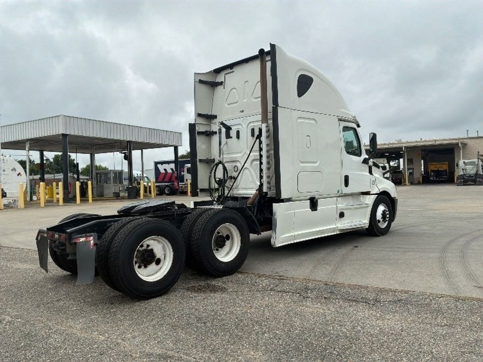 Sleeper Tractor-Heavy Duty Tractors-Freightliner-2020-T12664ST-Montgomery-AL-454,865\n\t\tmiles-$ 71,750 - Image 7