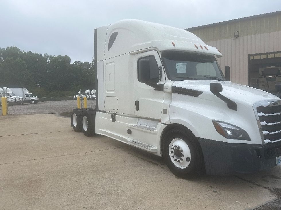 Sleeper Tractor-Heavy Duty Tractors-Freightliner-2020-T12664ST-Montgomery-AL-455,046\n\t\tmiles-$ 71,750 - Image 1