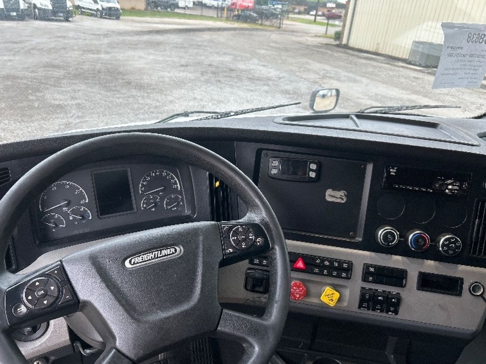 Sleeper Tractor-Heavy Duty Tractors-Freightliner-2020-T12664ST-Montgomery-AL-455,046\n\t\tmiles-$ 71,750 - Image 11