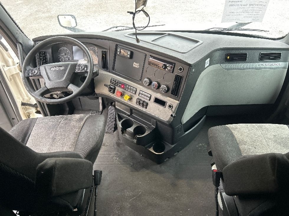 Sleeper Tractor-Heavy Duty Tractors-Freightliner-2020-T12664ST-Montgomery-AL-455,046\n\t\tmiles-$ 71,750 - Image 12