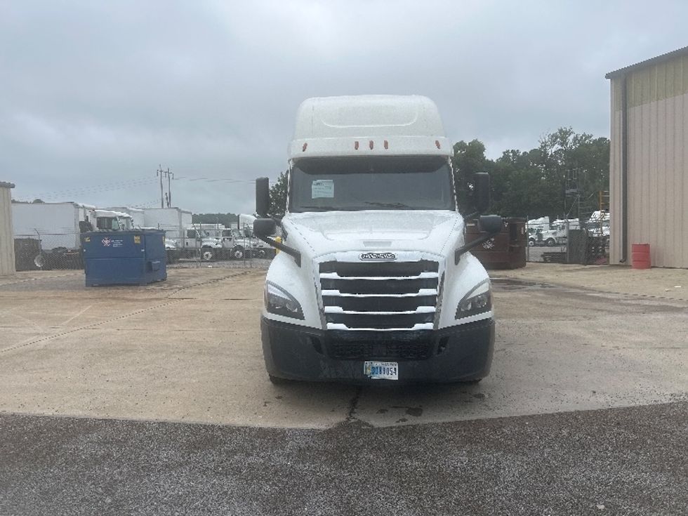 Sleeper Tractor-Heavy Duty Tractors-Freightliner-2020-T12664ST-Montgomery-AL-455,046\n\t\tmiles-$ 71,750 - Image 2