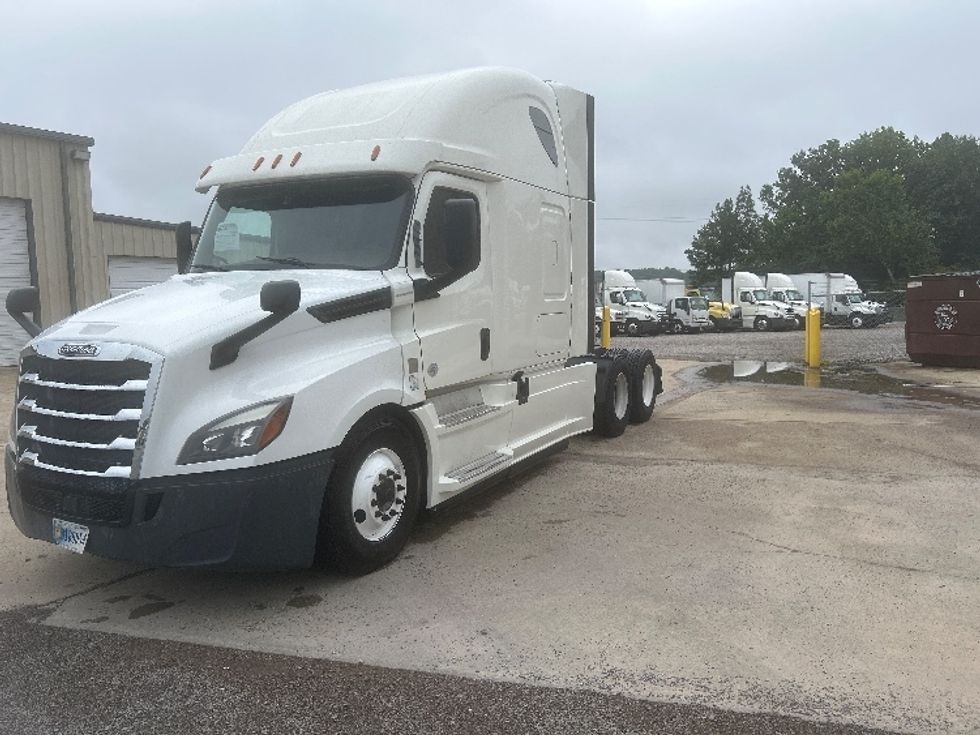 Sleeper Tractor-Heavy Duty Tractors-Freightliner-2020-T12664ST-Montgomery-AL-455,046\n\t\tmiles-$ 71,750 - Image 3