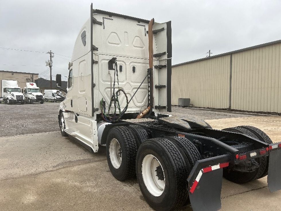Sleeper Tractor-Heavy Duty Tractors-Freightliner-2020-T12664ST-Montgomery-AL-455,046\n\t\tmiles-$ 71,750 - Image 5