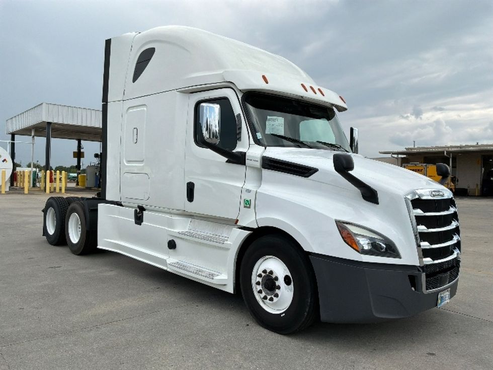 Sleeper Tractor-Heavy Duty Tractors-Freightliner-2020-T12664ST-Montgomery-AL-472,343\n\t\tmiles-$ 62,750 - Image 1