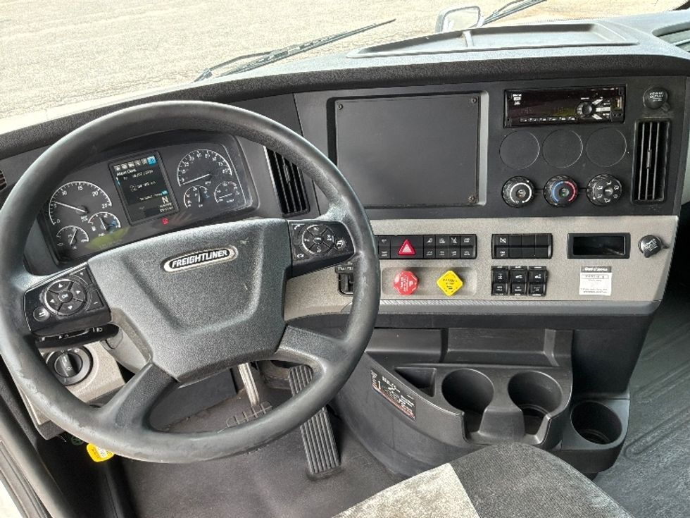 Sleeper Tractor-Heavy Duty Tractors-Freightliner-2020-T12664ST-Montgomery-AL-472,343\n\t\tmiles-$ 62,750 - Image 11