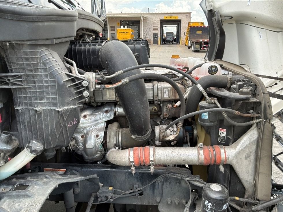 Sleeper Tractor-Heavy Duty Tractors-Freightliner-2020-T12664ST-Montgomery-AL-472,343\n\t\tmiles-$ 62,750 - Image 20