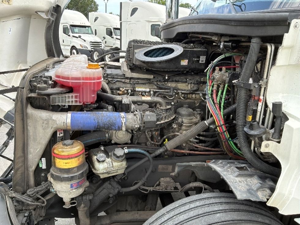 Sleeper Tractor-Heavy Duty Tractors-Freightliner-2020-T12664ST-Montgomery-AL-472,343\n\t\tmiles-$ 62,750 - Image 21