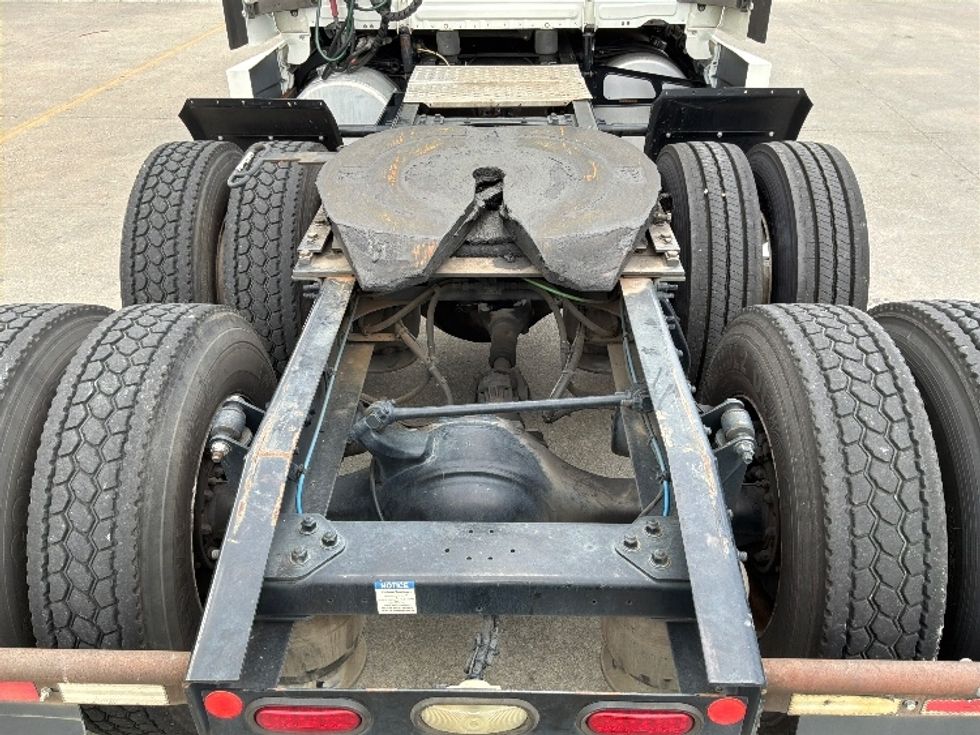 Sleeper Tractor-Heavy Duty Tractors-Freightliner-2020-T12664ST-Montgomery-AL-472,343\n\t\tmiles-$ 62,750 - Image 6