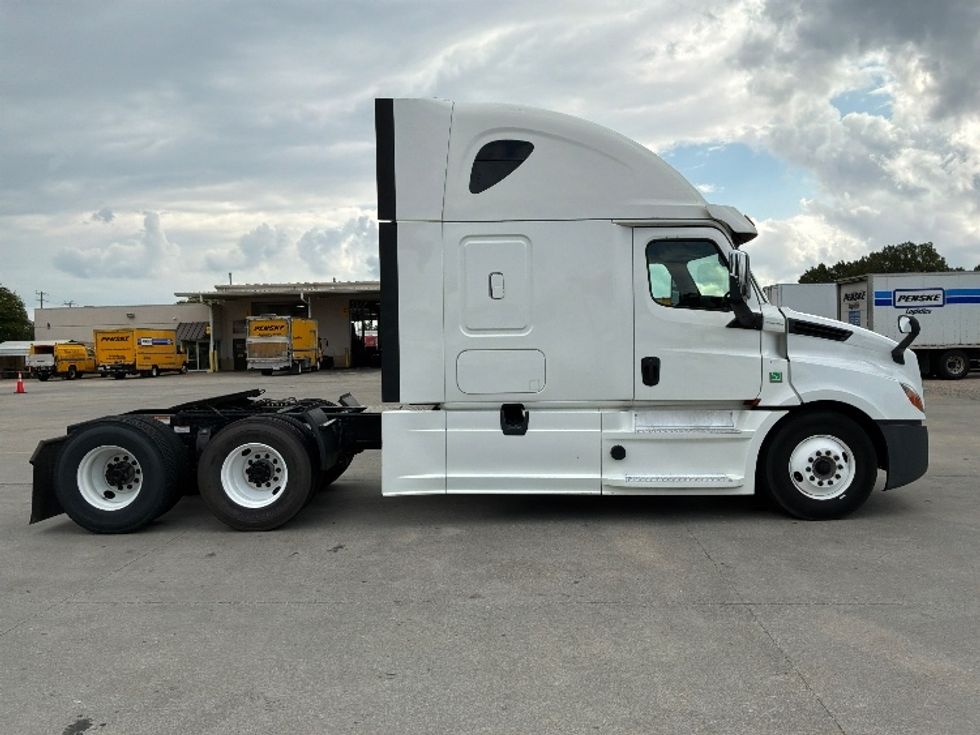 Sleeper Tractor-Heavy Duty Tractors-Freightliner-2020-T12664ST-Montgomery-AL-472,343\n\t\tmiles-$ 62,750 - Image 8