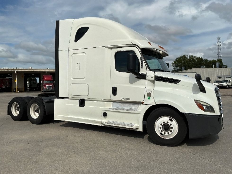 Sleeper Tractor-Heavy Duty Tractors-Freightliner-2020-T12664ST-Montgomery-AL-482,051\n\t\tmiles-$ 70,000 - Image 1