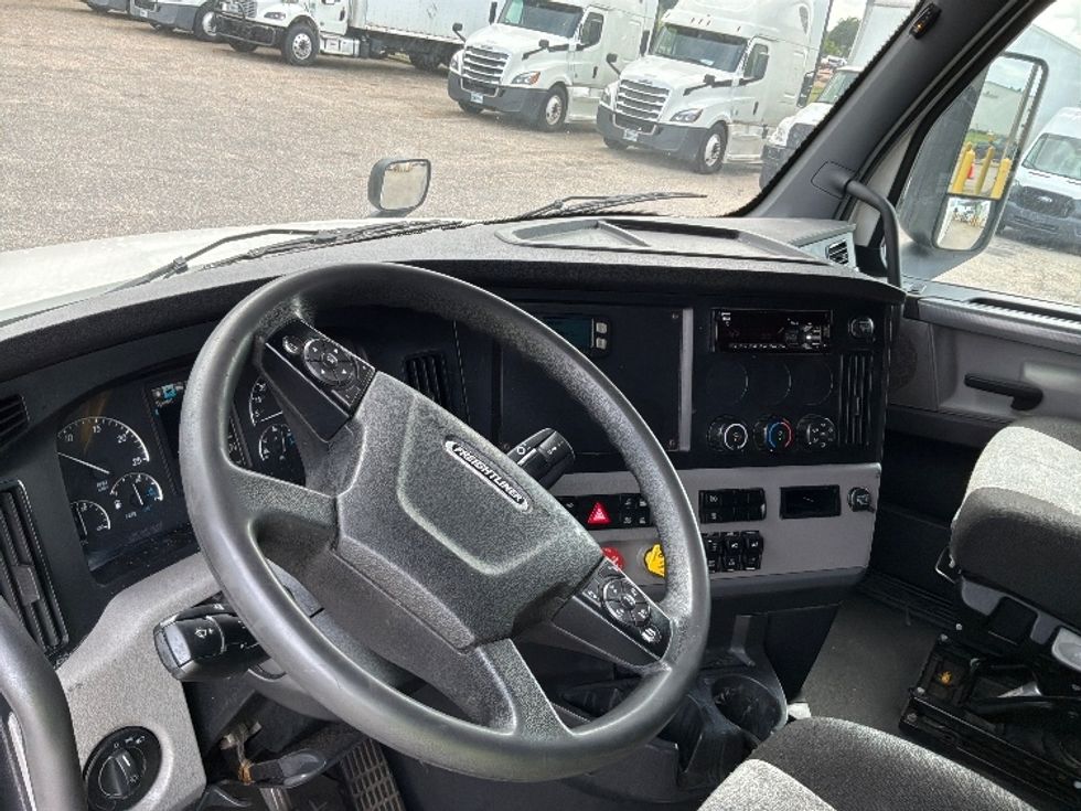 Sleeper Tractor-Heavy Duty Tractors-Freightliner-2020-T12664ST-Montgomery-AL-482,051\n\t\tmiles-$ 70,000 - Image 10